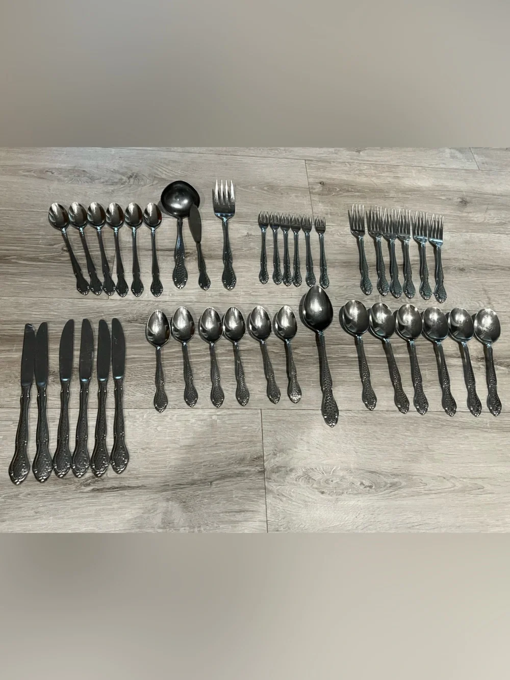 Oneida Silver Stainless Steel Ornate Flatware Set
